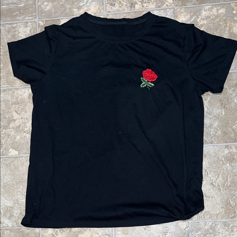 **Last chance** SHEIN Black Tee with Red Rose Embroidery